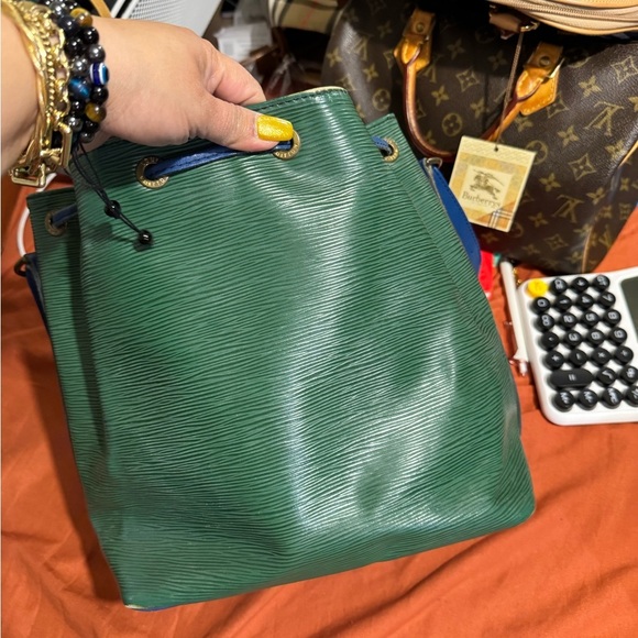 Louis Vuitton petite NoeRed and Blue Designer Women's Bag - Picture 3 of 12